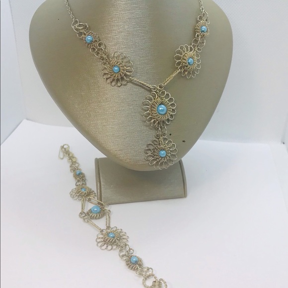 Beautiful Delicate Necklace & Bracelet Set - Picture 10 of 12